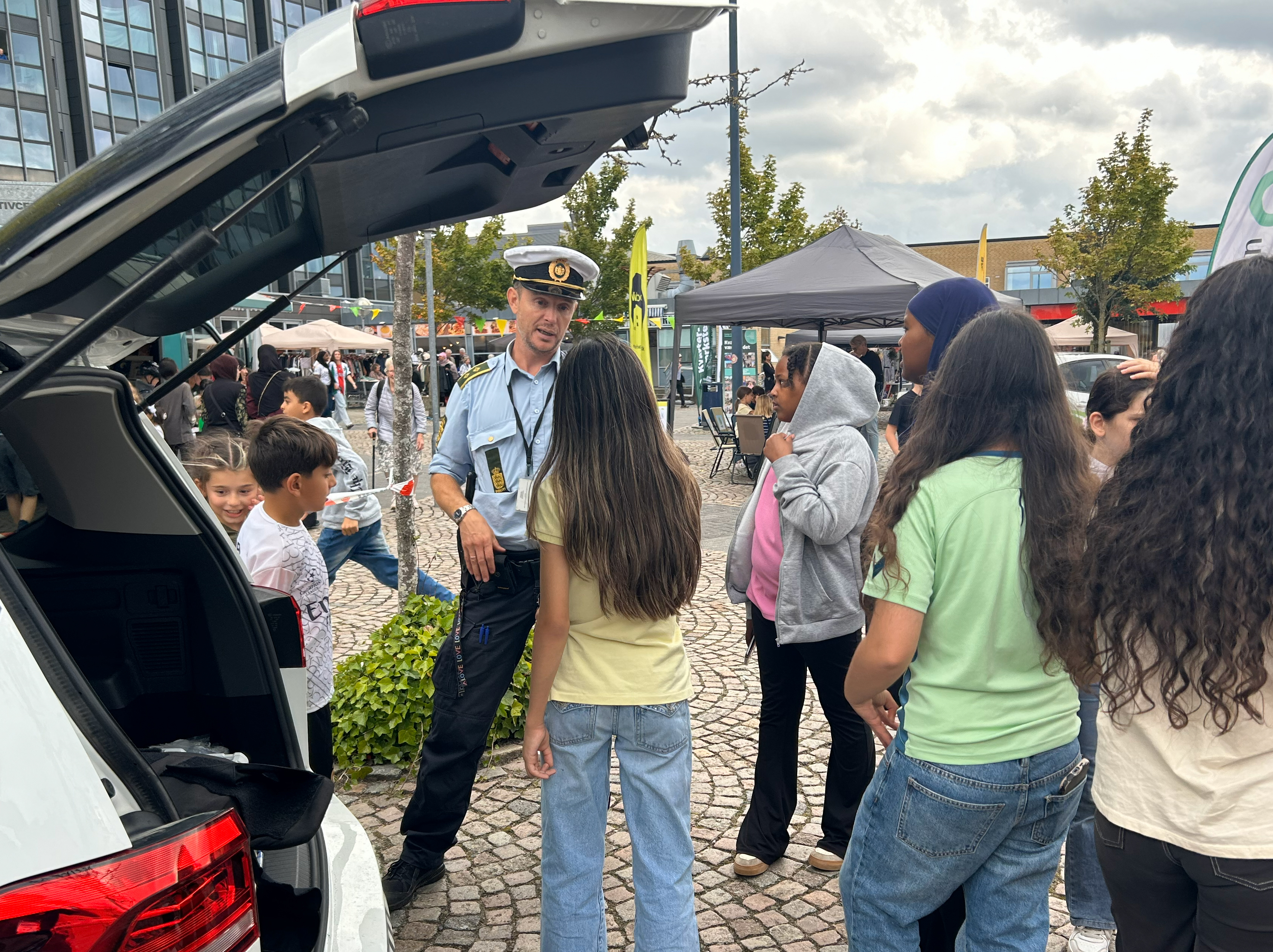 Politiet ved torvedag i Grønlandskvarteret