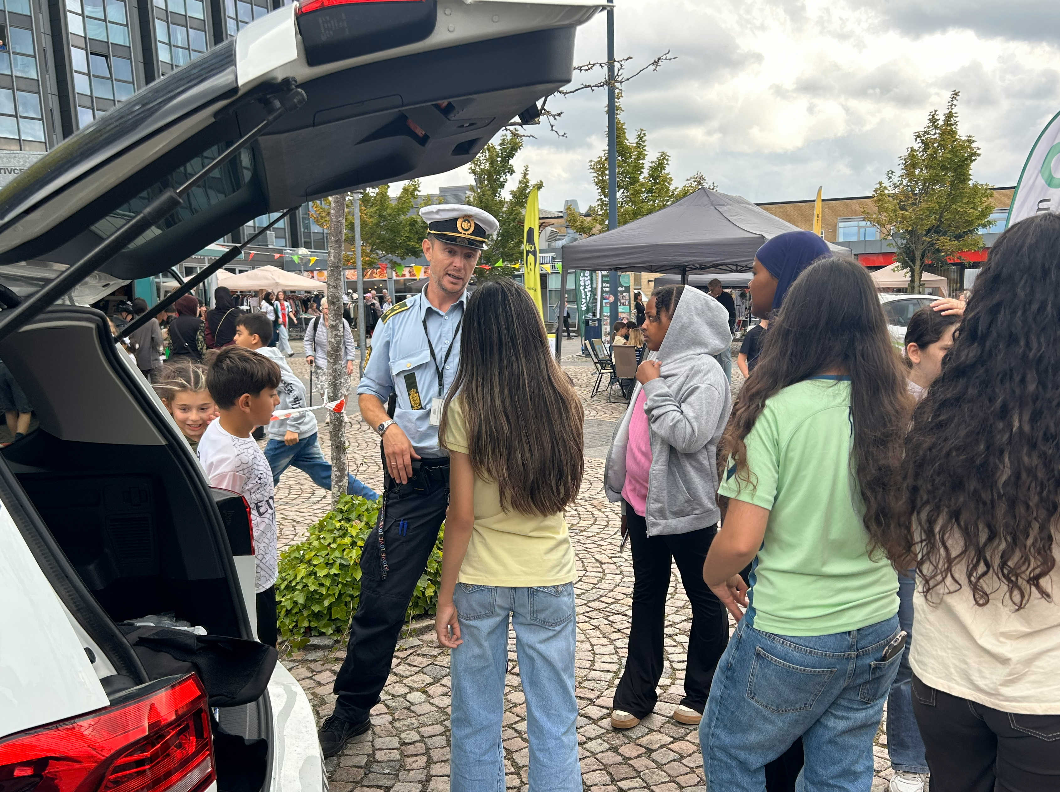Politiet ved torvedag i Grønlandskvarteret