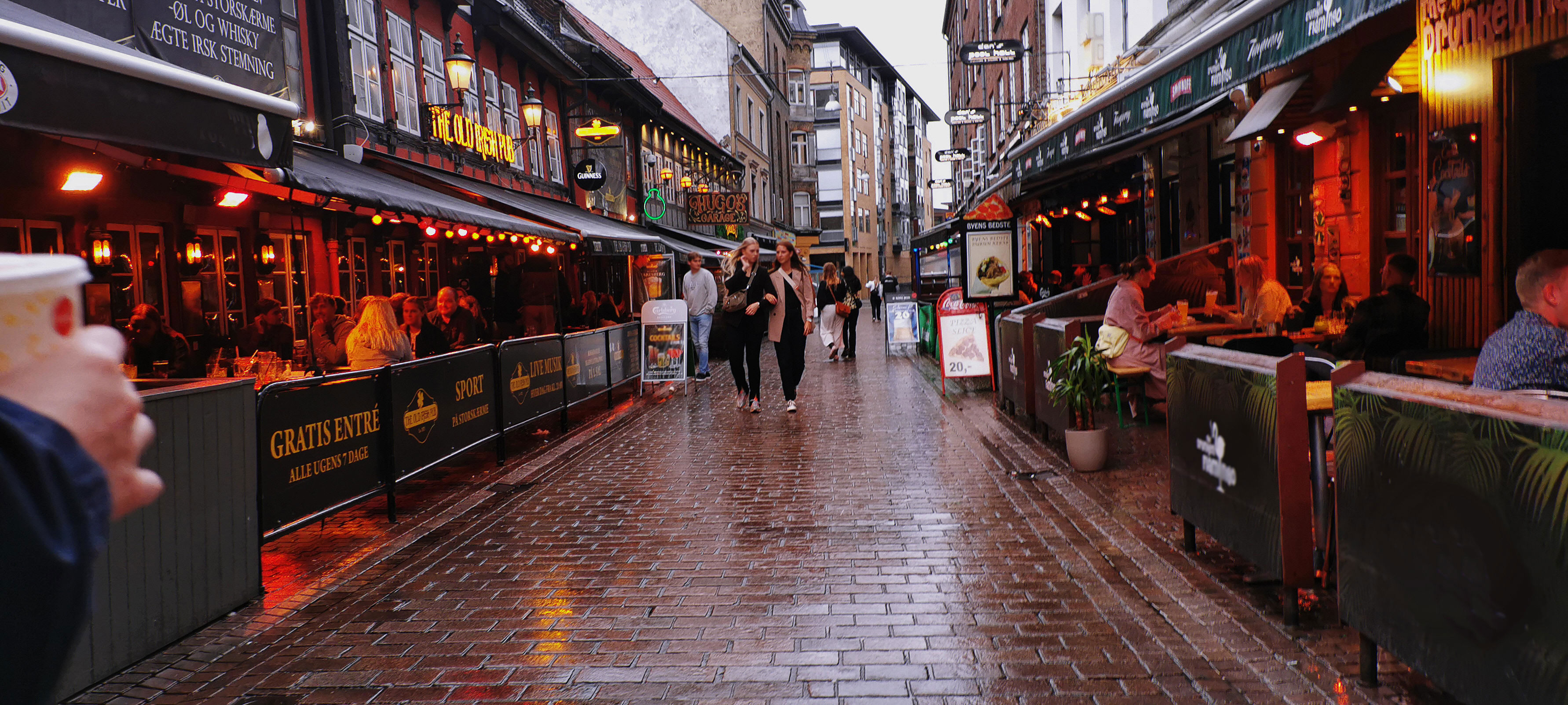 Jomfru Ane Gade I Aalborg med barer og diskoteker