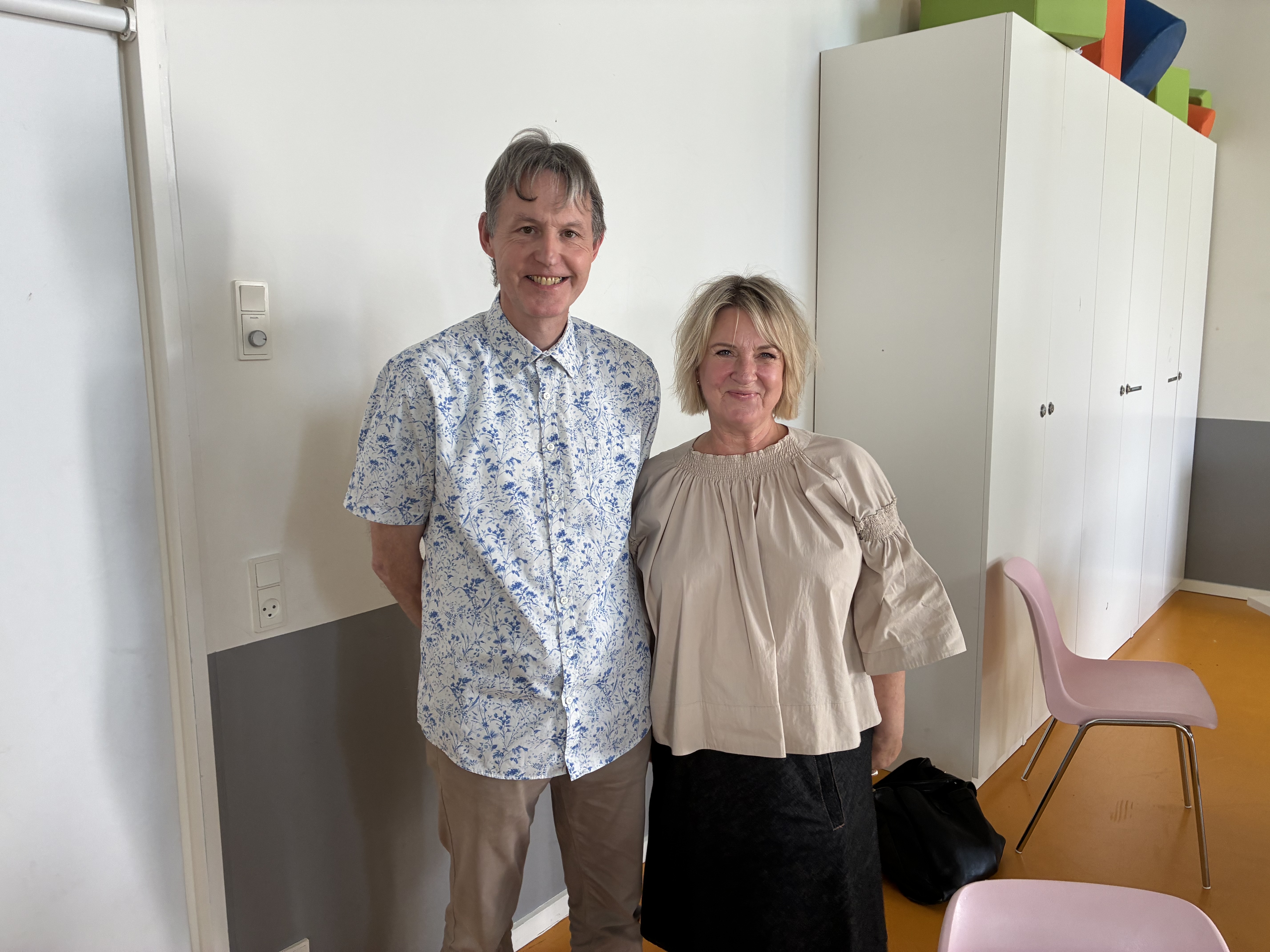 Jørgen Henriksen, direktør i Hasseris Boligselskab, og Malene Lyngberg Karlsen, souschef i Fritidscenter Sofiendal.