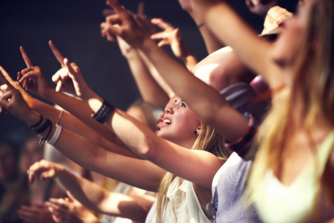 Unge der fester på festival